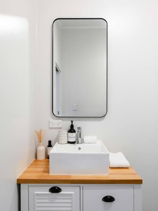 Apartament 950M To Cbd - Instant Book Tidy Unit Gisborne Zewnętrze zdjęcie